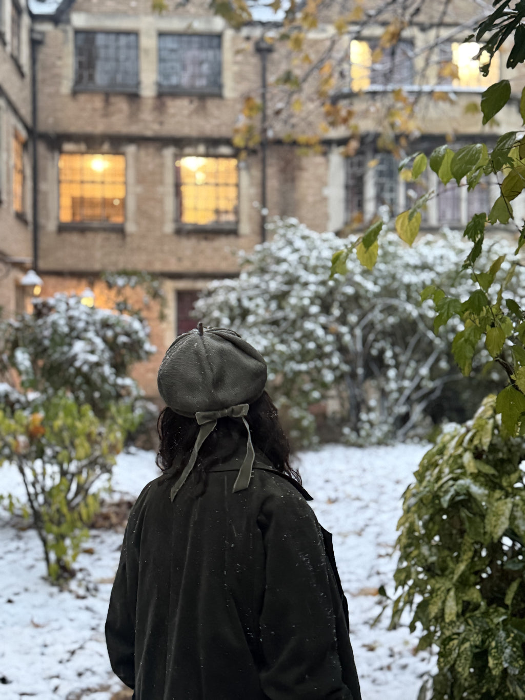 Amelie beret in moss green wool blend