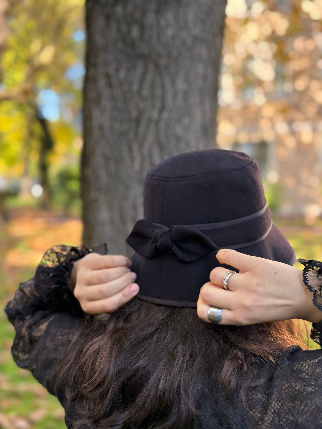 Maya cloche hat in black wool