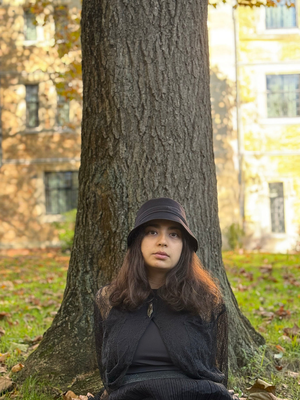 Maya cloche hat in black wool